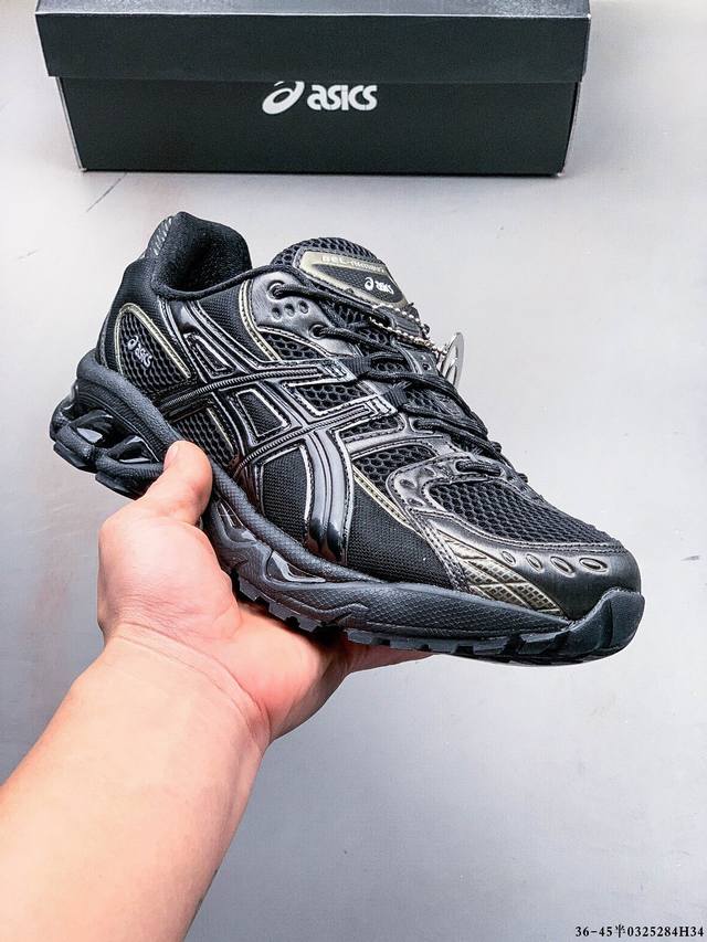 230 千禧风再度拿捏！Asics 亚瑟士 Gel-Nimbus 10.1 以复古科技加之先锋设计完整诠释千禧美学，重新定义高级穿搭。不论是千禧辣妹还是高级时装
