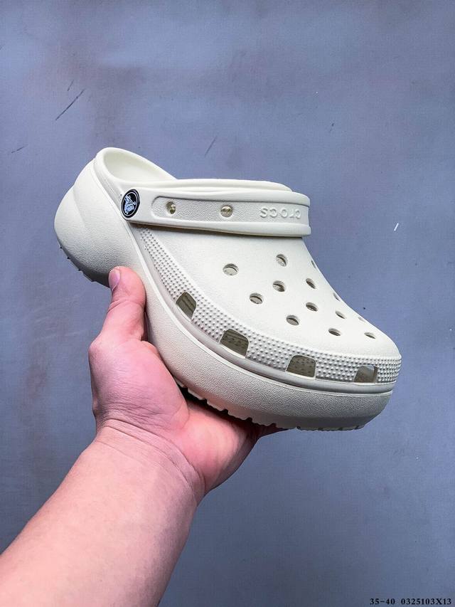 100 东莞大厂订单 Crocs 卡洛驰 洞洞鞋 云朵经典款 大底厚度约5Cm 轻便增高 经典热销系列 经典主推 永不过时 高品质跑量版本 0325103X13