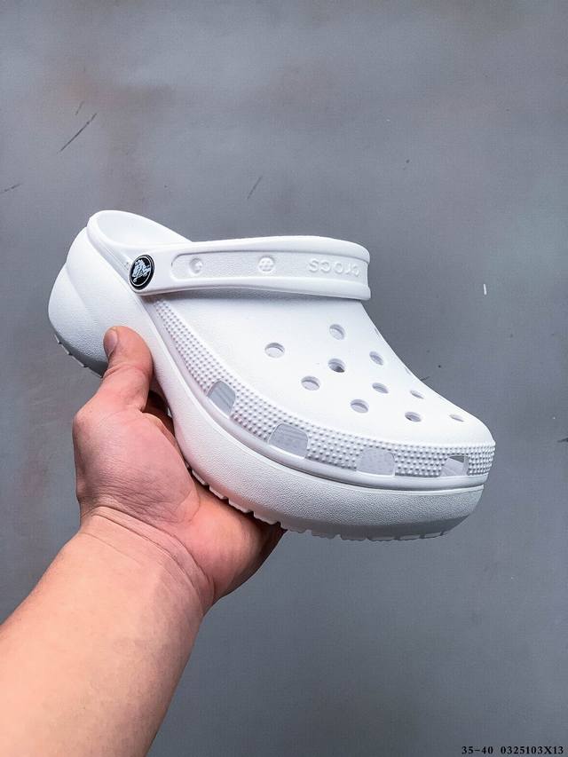 100 东莞大厂订单 Crocs 卡洛驰 洞洞鞋 云朵经典款 大底厚度约5Cm 轻便增高 经典热销系列 经典主推 永不过时 高品质跑量版本 0325103X13