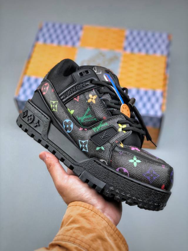 650支持放店 Lv-路易-威登Trainer 2025走秀最新款原版1：1开发复刻！！上脚非常舒适 做工精细鞋面由意大利进口小牛皮拼接，侧边饰有品牌Logo标