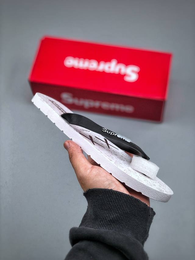 190 Supreme Suprize Design 街头潮牌沙滩拖鞋情侣款进口天然橡胶大底 超舒适顶级脚感 纳米纹防滑内底 防滑吸盘鞋底 踩浓浓屎感 秒杀市面