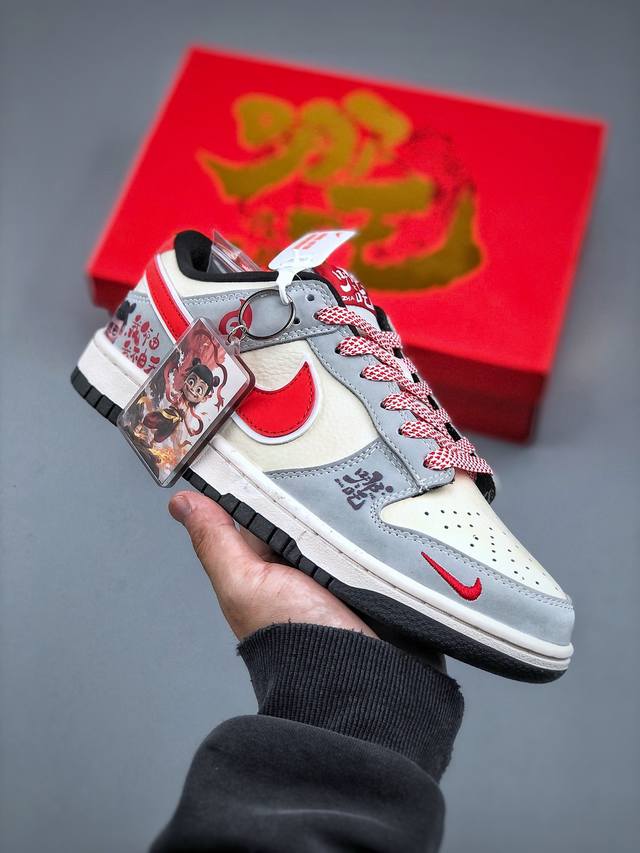 480支持放店 Nike Sb Dunk Low 哪吒系列 灰白红勾 周年高端定制 低帮休闲板鞋 Lw1818-113 #定制鞋盒 大厂纯原品质出货 超高清洁度