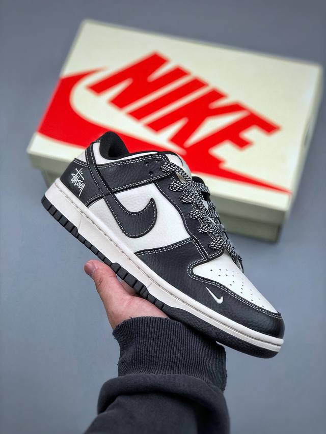 390支持放店 Nike Sb Dunk Low X Stussy 白黑小钩满天星纯原大厂出品 极力推荐原装头层材料 独家版型蒸餾加工帶來的是更好的视觉和脚感体