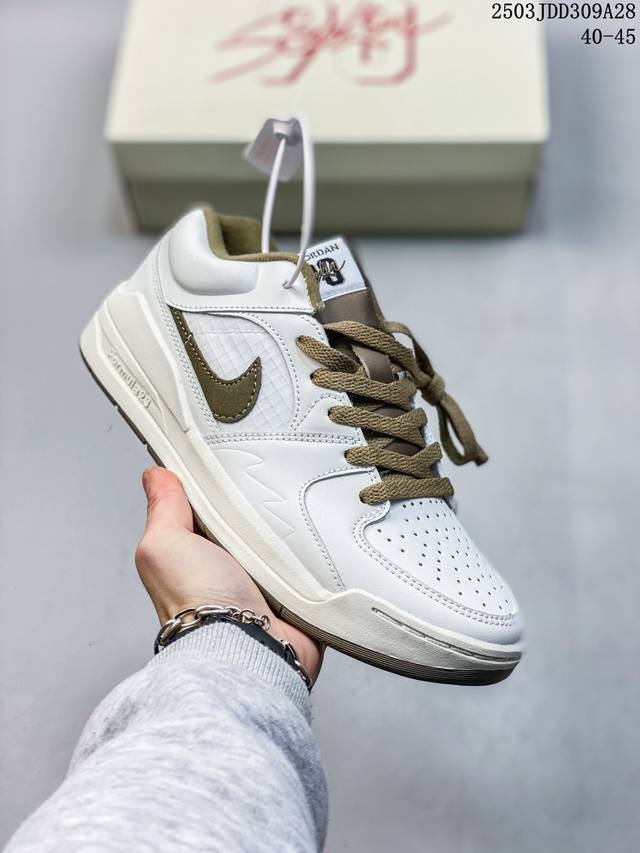 130 air Jordan Stadium 9O Stadium jordan Stadium 90充满了对Tinkerhathield 原创设计的致敬，包括