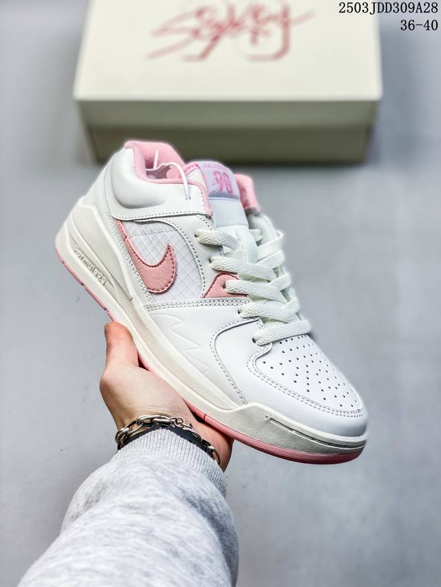 130 air Jordan Stadium 9O Stadium jordan Stadium 90充满了对Tinkerhathield 原创设计的致敬，包括
