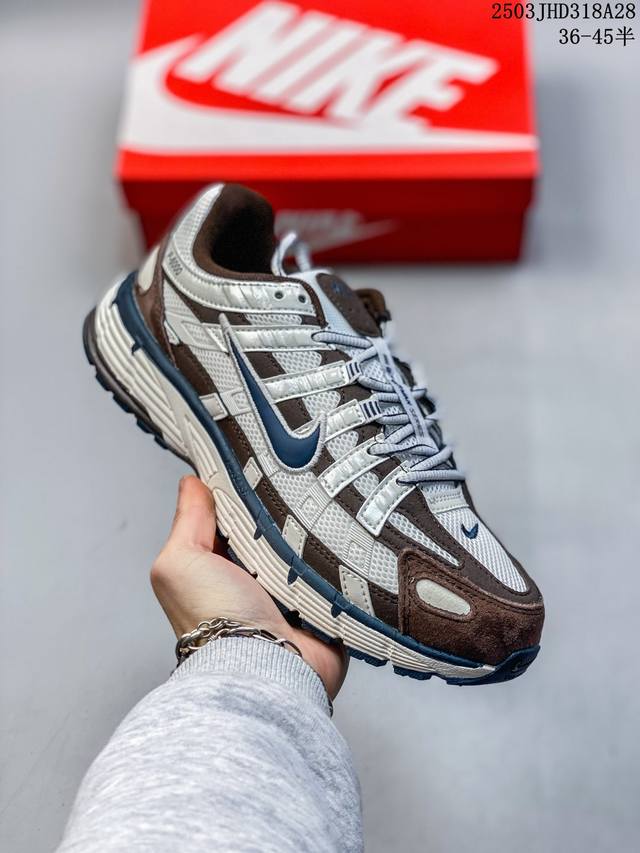 170 公司级带半码！ 耐克Nike P-6000 跑鞋内外侧都用了刺绣钩子，采用透气材料，搭配匠心覆面，再现千禧年代的跑鞋风格，塑就大气外观。鞋款秉承 Nik