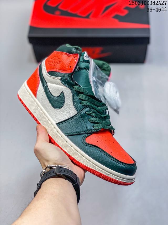 130 真标耐克女款运动板鞋 Nike Air Jordan 1 Retro High Og 乔丹一代Aj1 乔1 Aj1 篮球鞋复刻运动鞋。皮面高帮板鞋的设计
