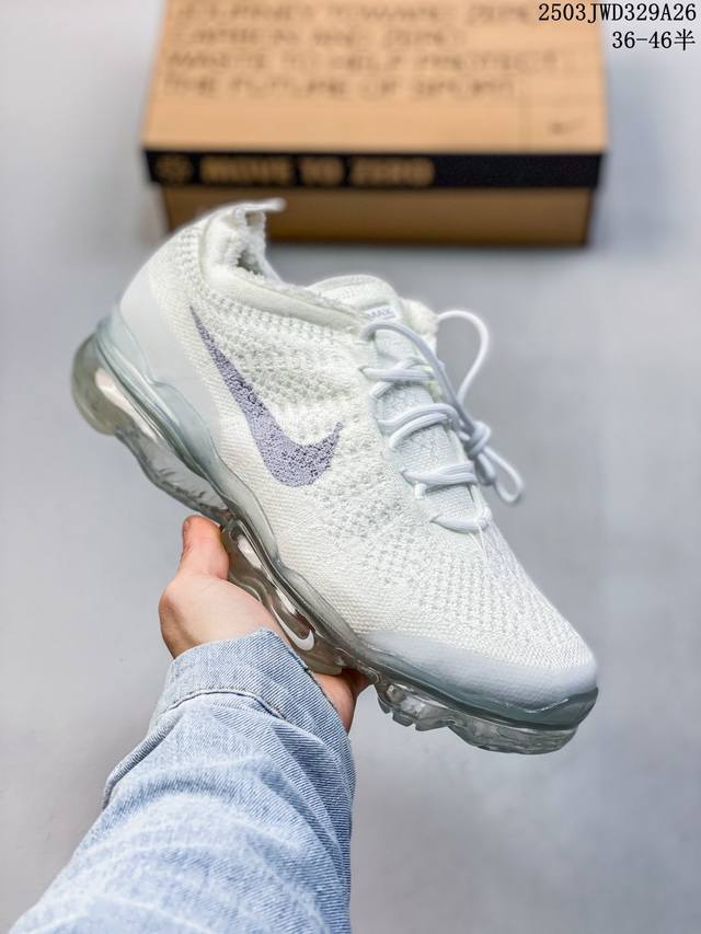 210 nike/耐克 原楦原纸版开发，采用双层纹路织法Flyknit织法编织鞋面材质，搭载全掌Air Max球状透明缓震气垫，外置橡胶外底模块「大气垫神鞋」新