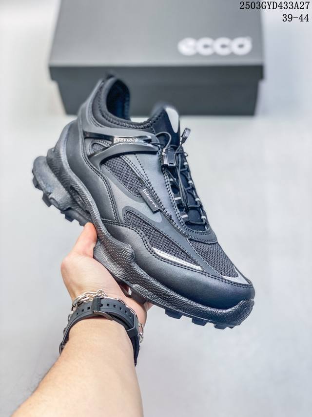 330 ecco爱步 广东原版透气 配备原版三件套 防尘纸 高弹大底 全头层牛皮 新款百搭休闲款 纯手工制成 鞋面走线工整 清晰质感 原单品质 拼接运动透气网布