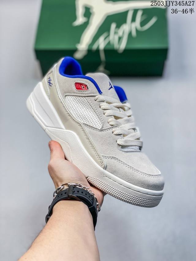 150 jordan/乔丹 原楦开发版型，采用翻毛皮组合粒面牛剖革鞋面材质，缜密定位拉帮及注胶效果，中底Pu内嵌开窗式Air缓震气垫颜值没的说！耐克Nike A