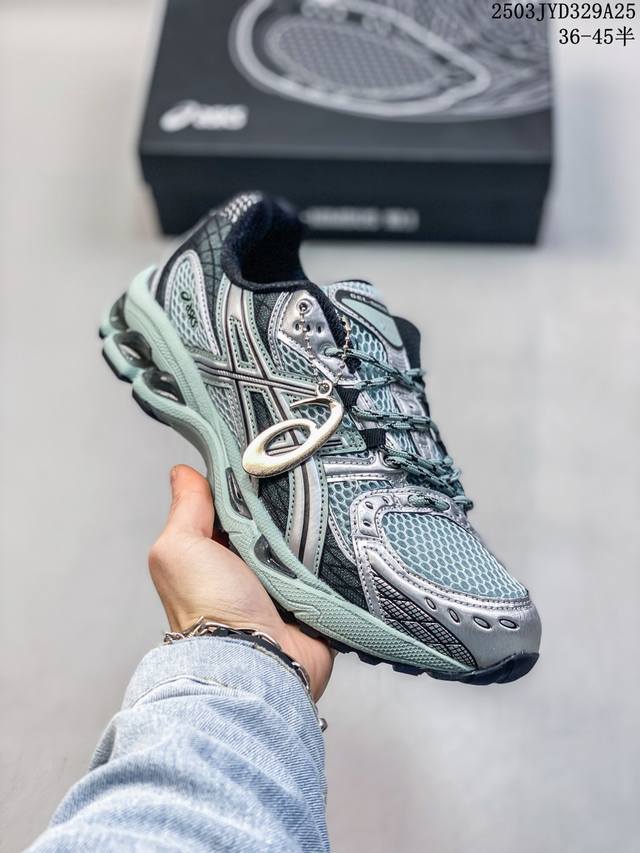 200 asics Gel-Nimbus 10.1亚瑟士经典跑鞋 如今机能风和户外风吹得正劲，便是主打“Urban Outdoor机能越野风格”，城市和户外场景