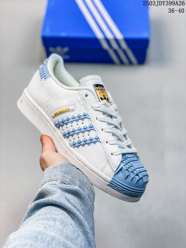 140 阿迪达斯 新款 Adidas Superstar 三叶草 经典贝壳头系列 新款休闲板鞋潮流男女士运动鞋 。鞋面柔软织物材质 标志性的贝壳鞋头，锯齿三条纹