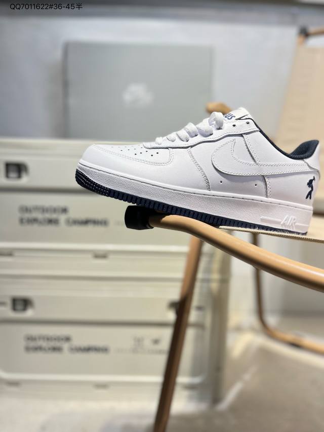 140 耐克 Nike Air Force 1 '07空军一号 中帮百搭休闲运动板鞋。柔软、弹性十足的缓震性能和出色的中底设计，横跨复古与现代的外型结合，造就出