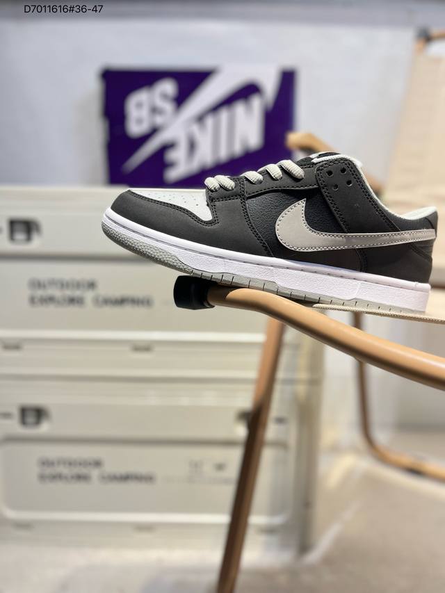 100 耐克Nike Dunk Low 板鞋Sb系列经典百搭休闲运动板鞋加厚鞋舌的填充，使舒适性大大提升，同时也更方便穿脱中底部分则加入了脚感柔软舒适Zooma