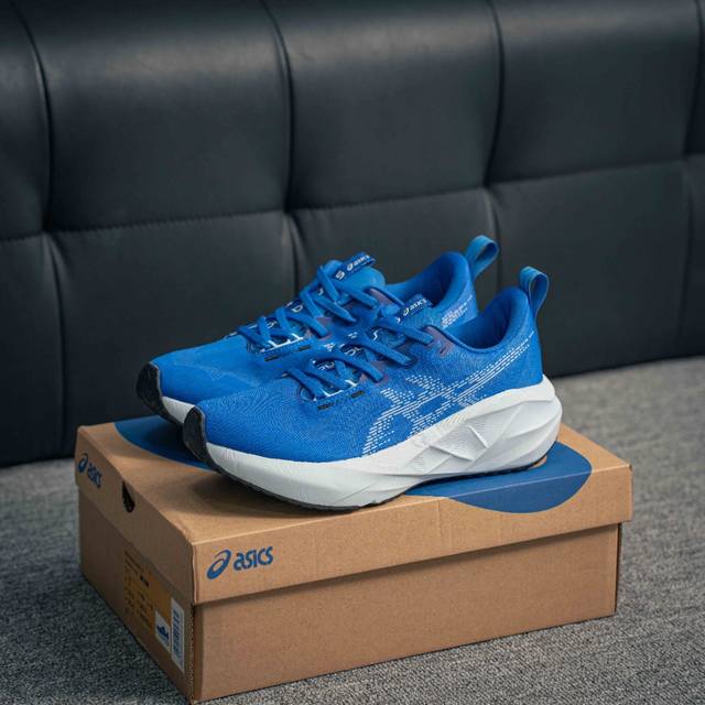 210 核心私 asics Novablast 5 减震耐磨 低帮跑步鞋 全新一代 亚瑟士 5代 跑步鞋 相比于前三代改动细节非常多 整体鞋身透气编织材质 中底