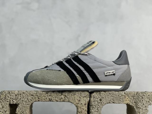 170 放店私 nk Air Max Dawn 黎明系列低帮气垫百搭休闲运动慢跑鞋 采用柔软翻毛皮和透气梭织材料打造利落鞋面 中底和鞋跟融入现代感线条设计 兼具