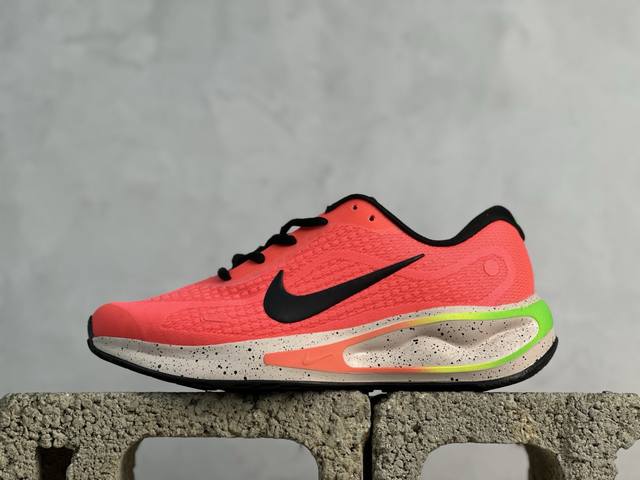 210 放店私 nike Journey Run 2024跑步鞋 外贸专供订单 原厂折返国内销售 使用了新型的缓震材料 脚感偏韧 后跟有加厚的海绵填充 鞋子前掌