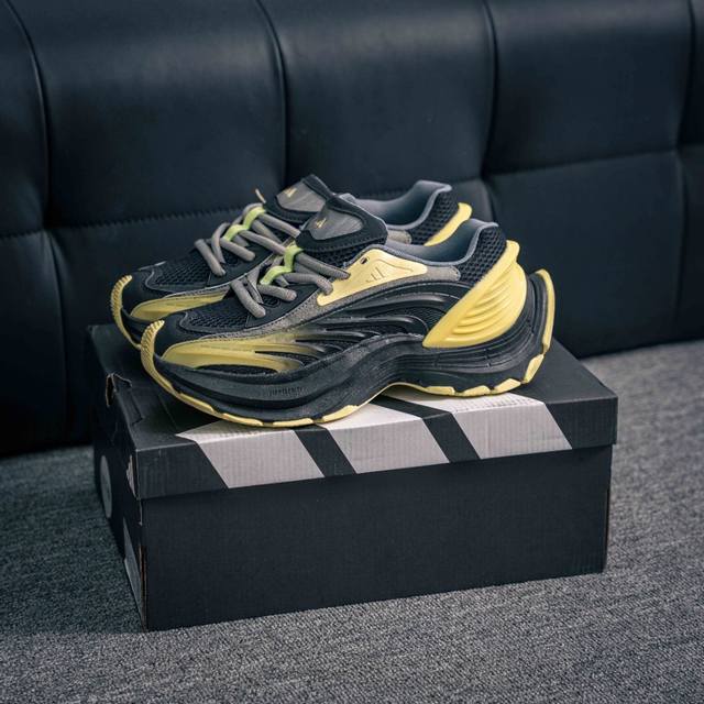 250 核心私 adidas Xlg Mtw系列 舒适防滑透气 低帮 阿迪 休闲跑步鞋 货号：Jr6391 尺码：35.5 36 36.5 37 38 38.5