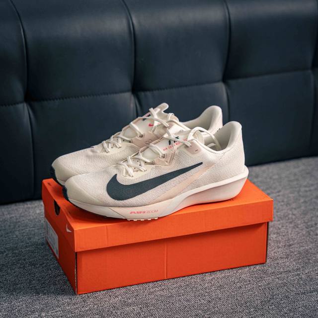 220 核心私 nike Air Zoom Rival Fly 4超弹透气轻量跑步鞋鞋款搭载 Flyknit 材料 出众弹性 易于穿脱 采用React技术 轻盈