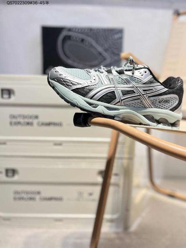 200 asics Gel-Nimbus 10.1亚瑟士经典跑鞋 如今机能风和户外风吹得正劲，便是主打“Urban Outdoor机能越野风格”，城市和户外场景