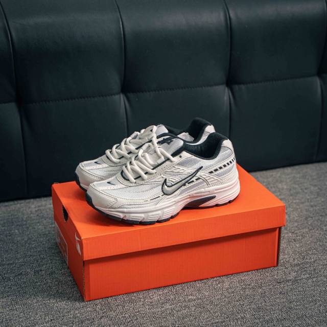 200 核心私 nike Initiator Running创始者系列复古老爹休闲运动舒适跑鞋 货号：Fq6873 101 尺码：35 36 36.5 37.5