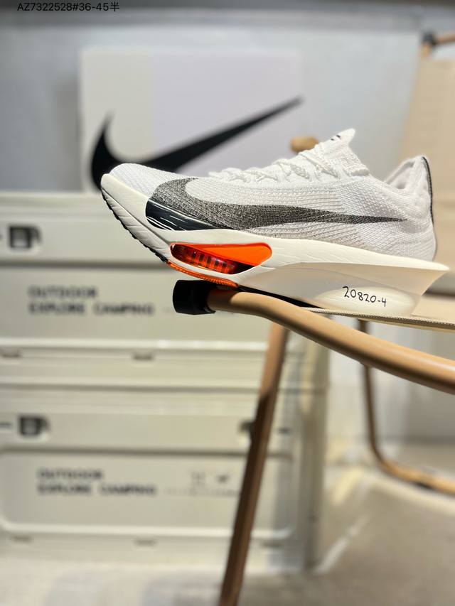 300 nike Air Zoom Alphafly Next% 整体采用前作的设计语言，并且对后者的细节进行升级，马拉松和长距离路跑的性能极限设计而生Fd83