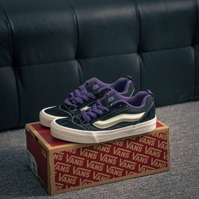 180 核心私 vans Knu Skool 黑紫荧光/白蓝荧光 “闪闪发光的万斯面包出货啦！”晚上夜光版本，白天晒一下，晚上亮一晚上！日常搭配也很好搭，麂皮拼