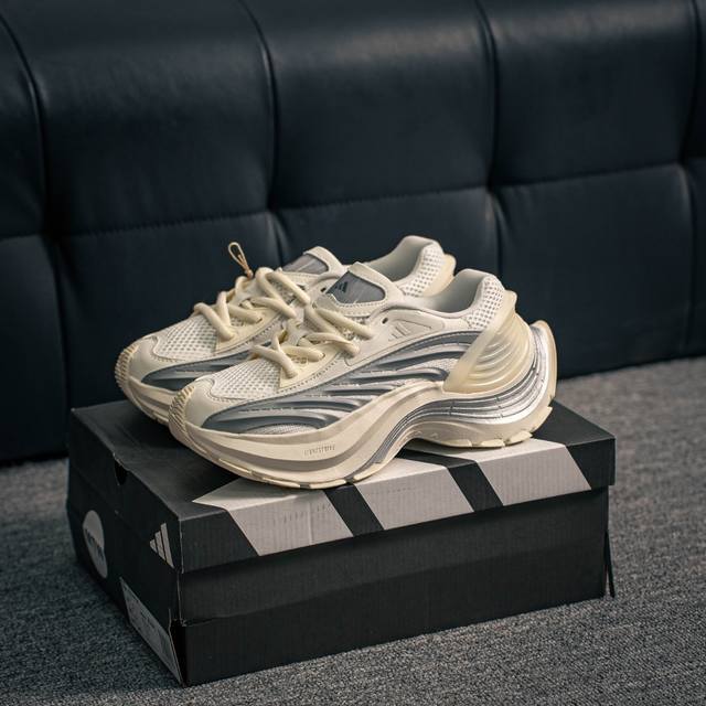 250 核心私 adidas Xlg Mtw系列 舒适防滑透气 低帮 阿迪 休闲跑步鞋 货号：Jr6390 尺码：35.5 36 36.5 37 38 38.5