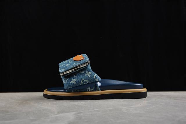 340 Louis Vuitton ｜路易威登2025Ss 皮革 圆头套脚一字拖鞋 室内外穿着皆宜。纯羊羔毛材质，鞋面受专水台高密度发泡材质，轻盈舒适，鞋底厚度