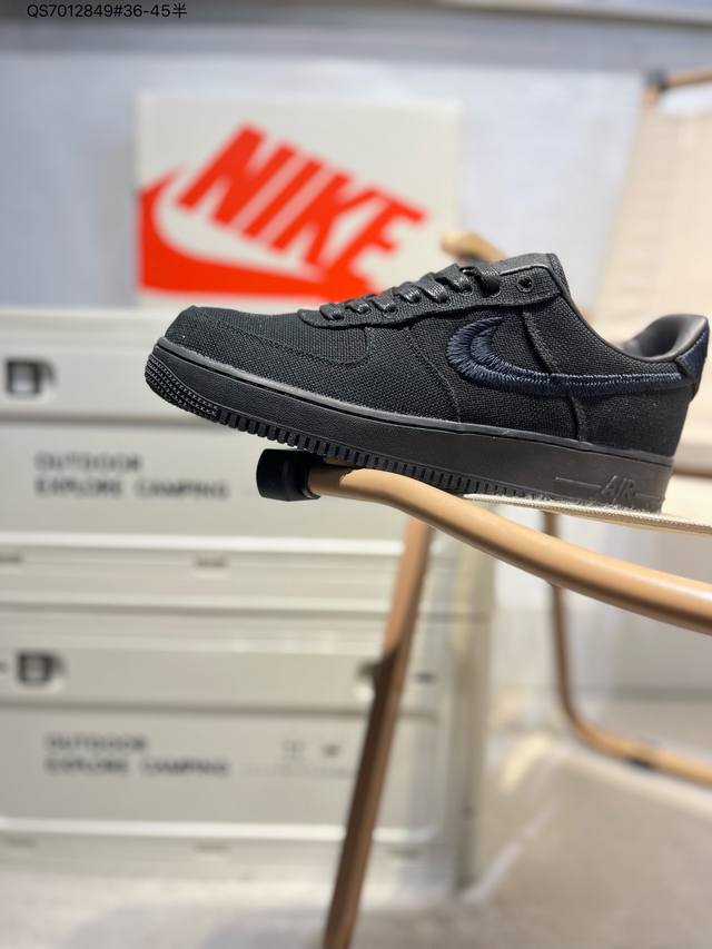 200 耐克 Nike Air Force 1 '07空军一号 百搭休闲运动板鞋。柔软、弹性十足的缓震性能和出色的中底设计，横跨复古与现代的外型结合，造就出风靡
