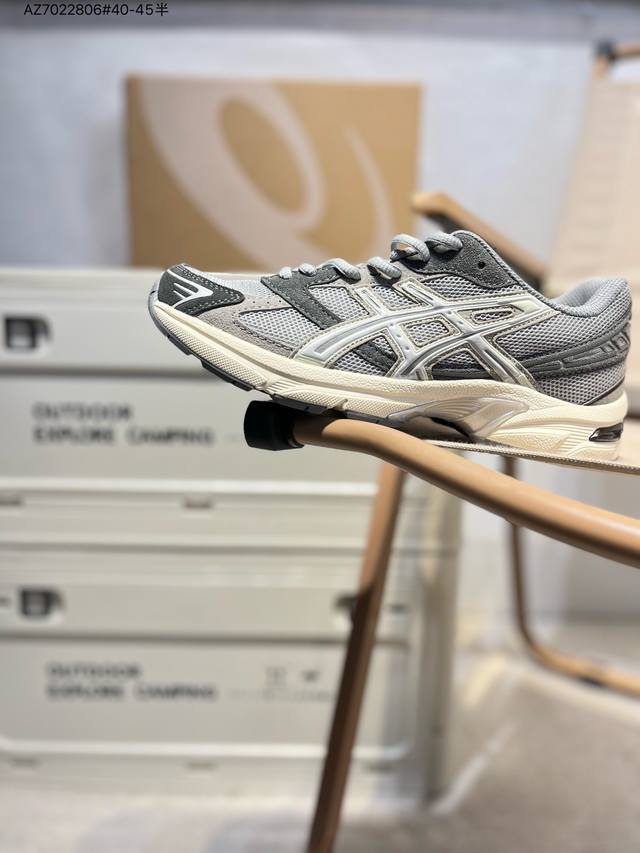 170 asics Gel-1130亚瑟士经典跑鞋 如今机能风和户外风吹得正劲，便是主打“Urban Outdoor机能越野风格”，城市和户外场景都能轻松应对。