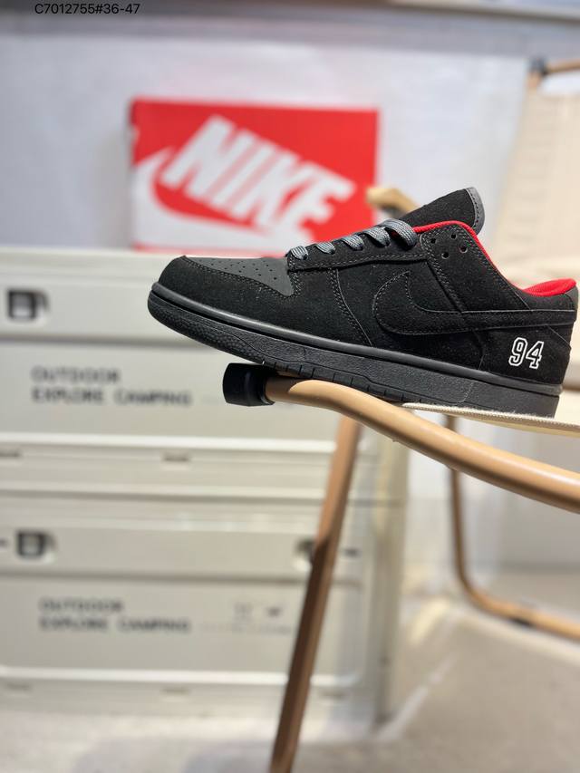 120 耐克Nike Dunk Low 板鞋Sb系列经典百搭休闲运动板鞋加厚鞋舌的填充，使舒适性大大提升，同时也更方便穿脱中底部分则加入了脚感柔软舒适Zooma