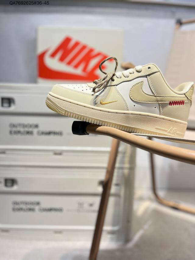 160 耐克 Nike Air Force 1 '07空军一号 百搭休闲运动板鞋。柔软、弹性十足的缓震性能和出色的中底设计，横跨复古与现代的外型结合，造就出风靡