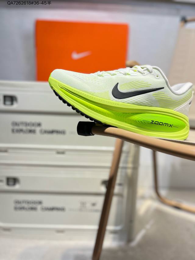160 nike Vomero 18 耐克 舒适减震防滑 低帮跑步鞋 全掌Reactx泡绵中底 前掌和后跟还配备了Air Zoom气垫单元 据说跑起来更快更舒适