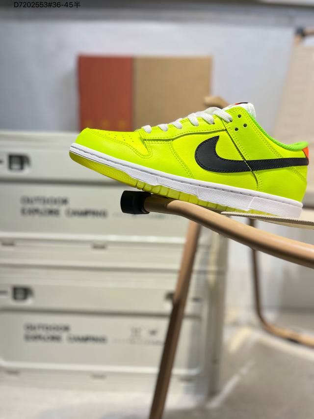 100 福利特价耐克Nike Dunk Low 板鞋Sb系列经典百搭休闲运动板鞋加厚鞋舌的填充，使舒适性大大提升，同时也更方便穿脱中底部分则加入了脚感柔软舒适Z