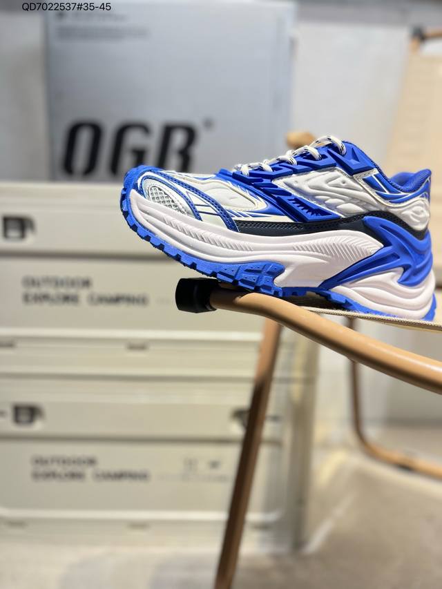 230 ogr 限定国潮2024限定款 采用橡胶3D机甲壳设计 厚底增高时尚低帮情侣鞋 增持时尚理性风格彰显特立独行 柔糯羊皮垫脚 回弹轻灵舒爽透气 5Cm老爹
