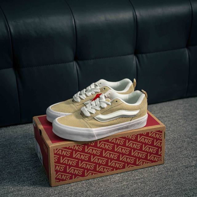 180 核心私 vans Knu Skool范斯面包鞋 米黄麂皮面包鞋 休闲鞋男女鞋低帮减震板鞋 尺码：35 36 36.5 37 38 38.5 39 40