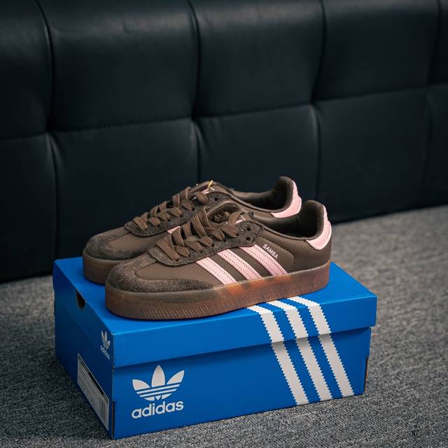 180 核心私 adidas Samba Og 桑巴舞街头系列德训运动板鞋 采用固色翻毛皮组合牛剖革鞋面材质 外置正确3层组合围条加厚烟胶橡胶大底 货号：Ji2