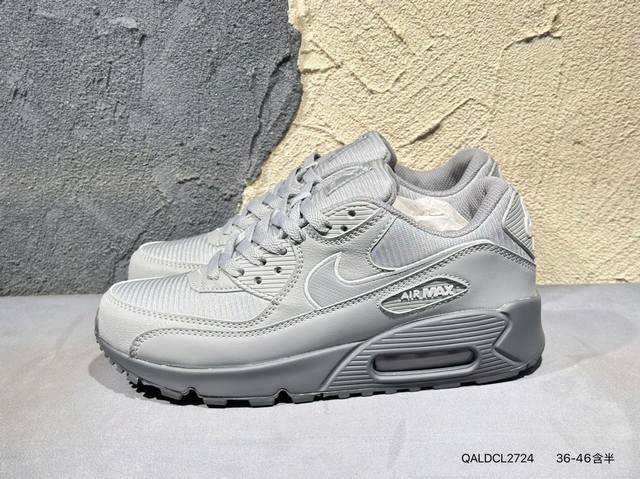 180 #新品上市实拍 nike Air Max 90 复古小气垫跑鞋 深厚的历史渊源 独特的流线形设计 极为复古的外观使得它深受鞋迷的喜爱 不止街头 在各类极