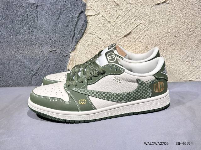 310 #新品上市实拍 lv X Nike 灰金暴力熊 此款主张打破传统的工业化流水线设计限制，以Made By Ideas的超级创意为理念，集结众多潮流设计师