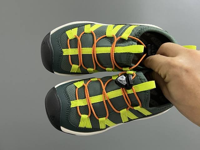 180 keen潮牌新款Motozoa超轻户外儿童跑鞋 size：23-37码 户外大佬—Keen系列 高端1:1原版定制，代购一鞋难求 防踢护鞋头设计，透气性