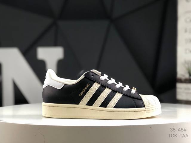 真标带半码Adidas Originals Superstar 贝壳头板鞋 货号：Id4676 采用软质纤维牛剖革鞋面材质 改良全包围鞋垫 正确鞋底模具及扇贝头