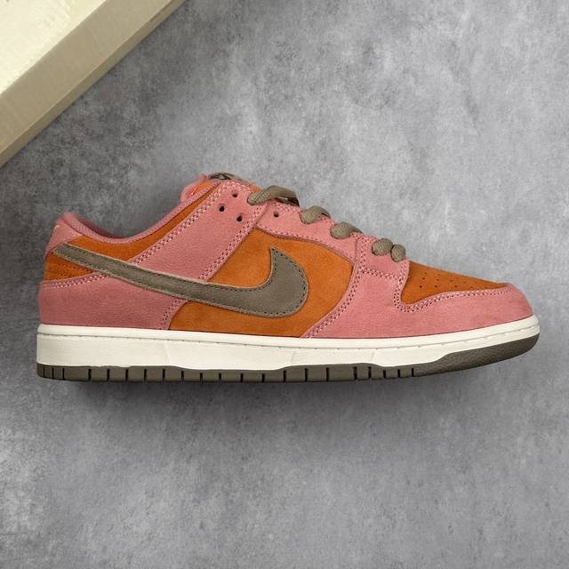本地 核心私 耐克Nike Sb Dunk Low 板鞋 Sb系列经典百搭休闲运动板鞋 加厚鞋舌的填充，使舒适性大大提升，同时也更方便穿脱中底部分则加入了脚感柔