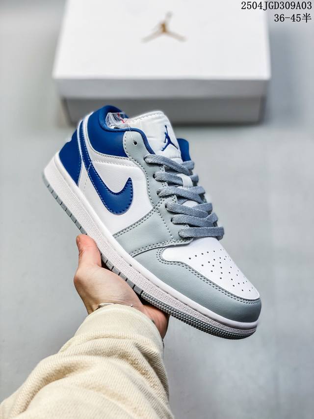 真标Nike Air Jordan 1 Lowaj1乔1低帮休闲板鞋 同步官方配色 采用简洁大方的经典外观，熟悉中带一抹新颖。此鞋款采用经典设计，舒适百搭，助你
