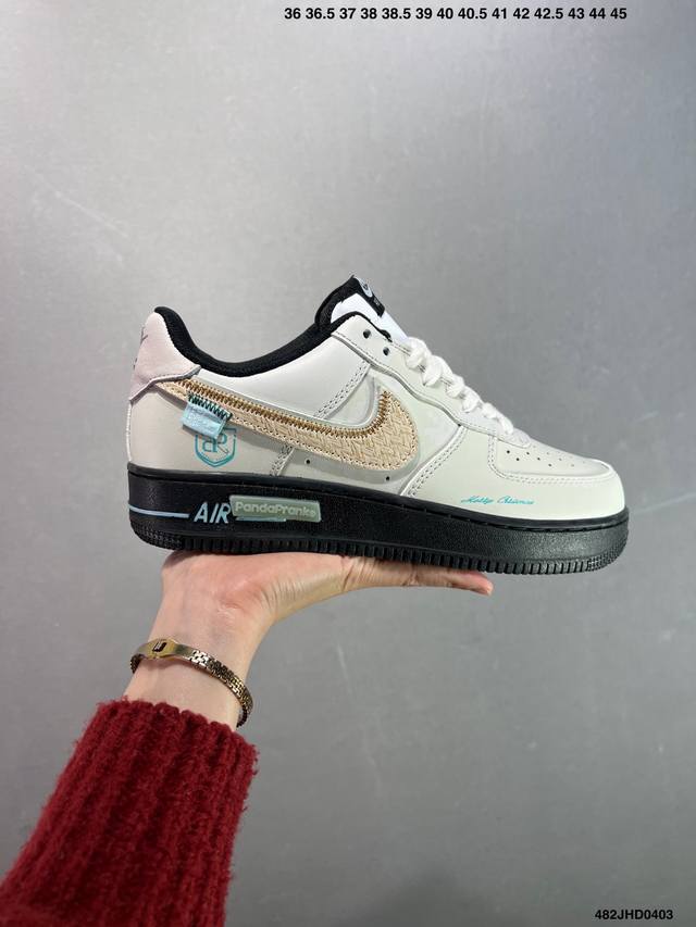 耐克Nike Air Force 1 Low 空军低帮百搭休闲运动板鞋。柔软、弹性十足的缓震性能和出色的中底设计，横跨复古与现代的外型结合，造就出风靡全球三十多