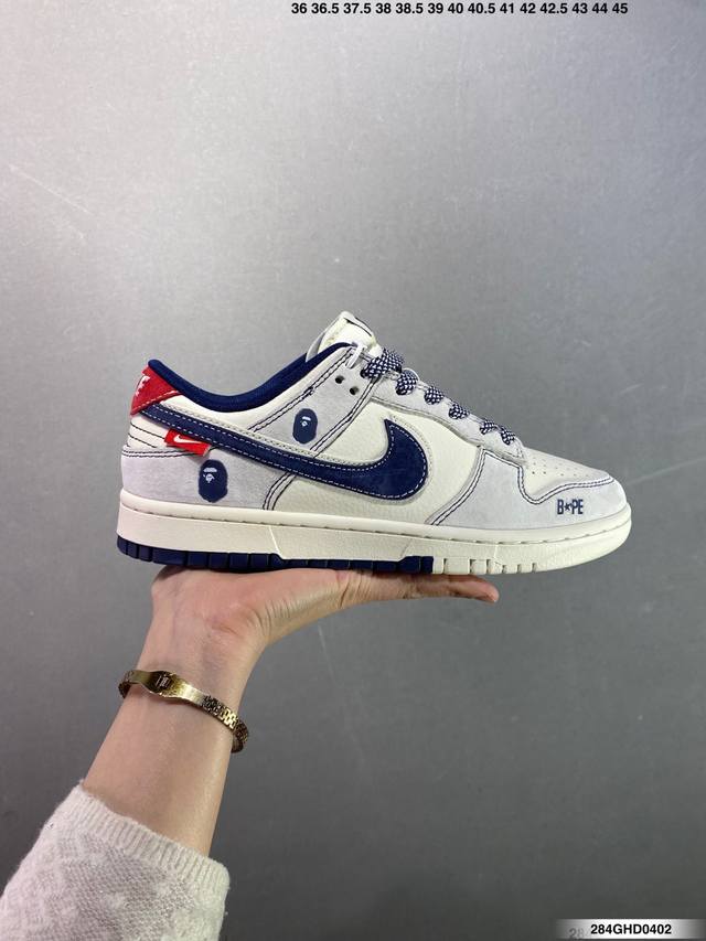 公司级Bape X Nike Dunk Low 猪八蓝白双勾 此款主张打破传统的工业化流水线设计限制，以Made By Ideas的超级创意为理念，集结众多潮流