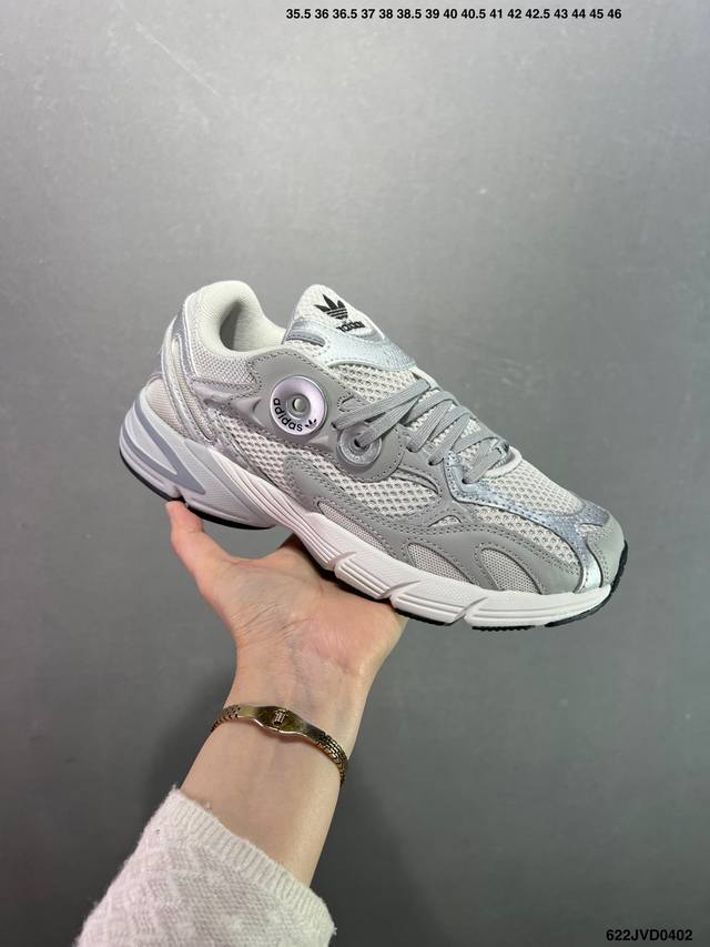 公司级Adidas Originals Astir 复古单品 纯原批次这款Adidas Astir 慢跑鞋,助你向世界展示自己的态度。灵感源自00年代的亮眼跑鞋