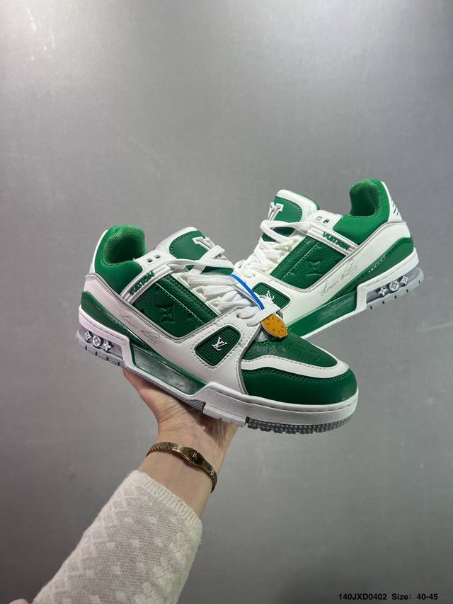 路易威登 Louis Vuitton Lv路易威登板鞋 新款 Lv Trainer最新配色运动鞋 L家 篮球鞋风格运动鞋 该鞋由艺术总监 Virgil Ablo