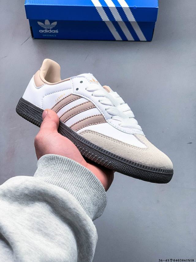 二层真标！Adidas Samba Og 经典鞋款 Adidas 近70年的经典Samba Og 修长的鞋楦,略微尖尖的鞋头,翻毛皮的鞋头拼接,这些我们都看得到