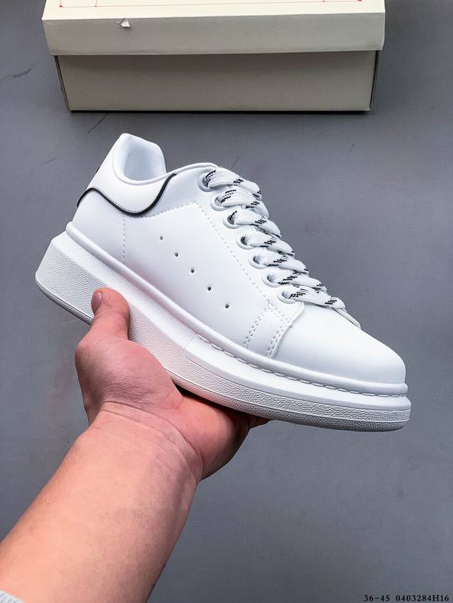 Alexander Mcqueen 麦昆 经典款 想不出有任何理由不收它！面料采用进口丝绸亚光原版牛皮 最新材料 水染羊皮内里，牛皮垫脚 原版大底 回弹度极佳
